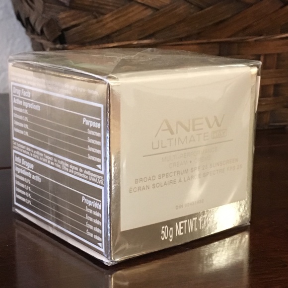 Anew Ultimate Multiple Performance Day Cream SPF25 - Picture 3 of 4